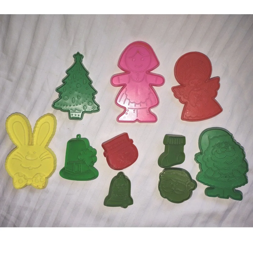 Vintage Hallmark Plastic Cookie Cutters Lot#7 -Christmas Easter St Patrick's Day